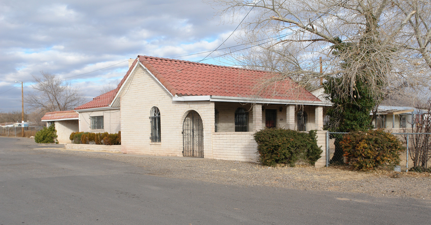 1029 S Main St in Belen, NM - Building Photo