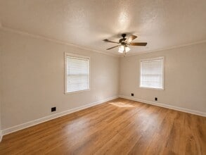 6859 Roxbury Rd in Houston, TX - Building Photo - Building Photo