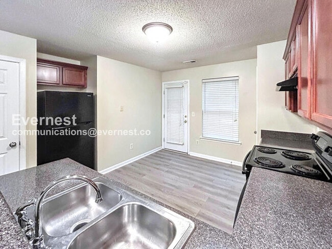 3039 Broadleaf Trail Rd in Fairburn, GA - Foto de edificio - Building Photo