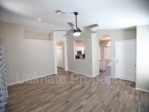 7455 W Crest Ln in Glendale, AZ - Building Photo - Building Photo