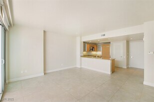 222 Karen Ave in Las Vegas, NV - Building Photo