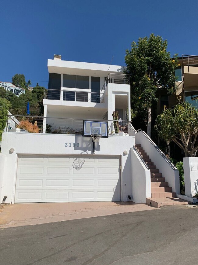 2150 Ruby Pl in Laguna Beach, CA - Foto de edificio - Building Photo