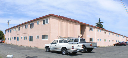 Siesta Garden Apartments in Fairfield, CA - Building Photo - Building Photo