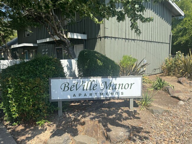 277 S 17th St in Philomath, OR - Foto de edificio - Building Photo