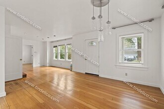 3922 SW Canby St in Portland, OR - Building Photo - Building Photo