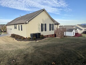 421 Amberland Ln in Maryville, TN - Building Photo - Building Photo