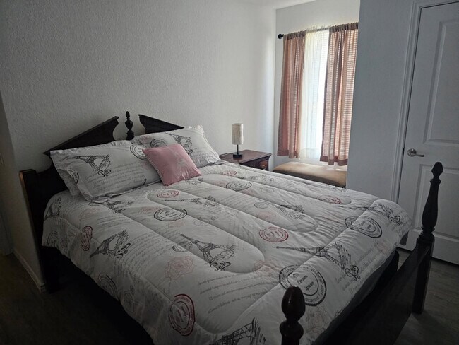 9434 Somerset Wy in San Antonio, TX - Building Photo - Building Photo