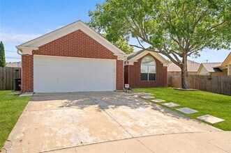 6903 Hawaii Ln in Arlington, TX - Building Photo - Building Photo