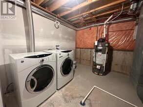 2036 Grosvenor St in Oakville, ON - Building Photo - Building Photo