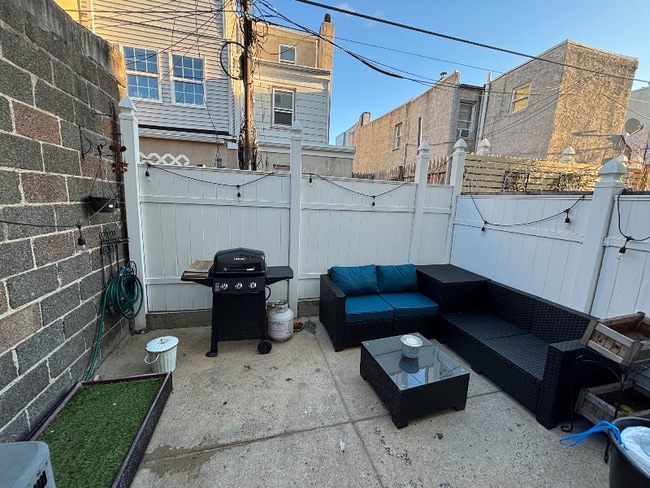 527 Titan St in Philadelphia, PA - Building Photo - Building Photo