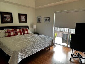 4444 NW 109th Psge in Doral, FL - Foto de edificio - Building Photo