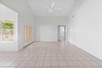 9811 Mill Shadow Dr in Houston, TX - Building Photo - Building Photo
