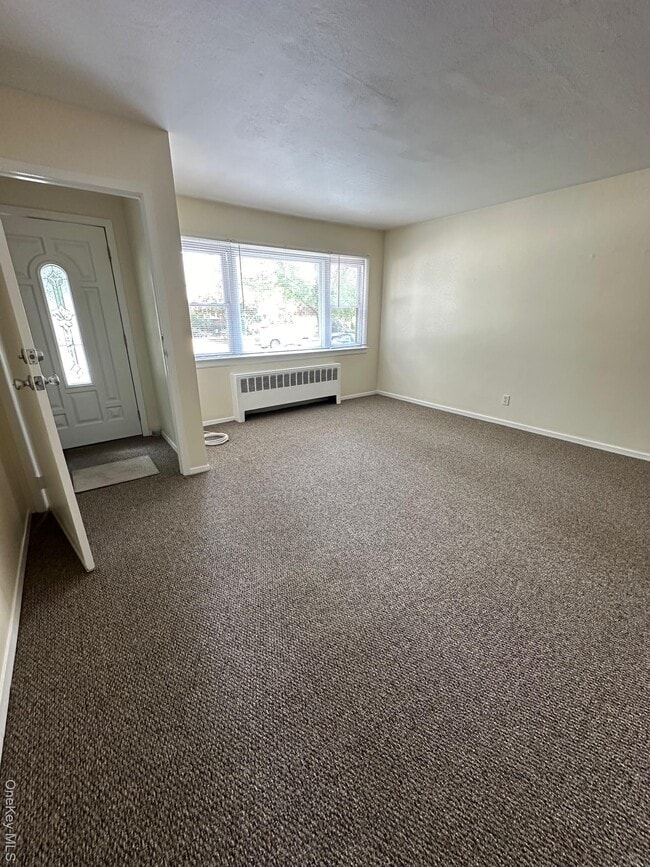 30 Meade Ave in Bethpage, NY - Building Photo - Building Photo