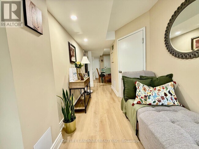 30 Colleen St in Markham, ON - Building Photo - Building Photo