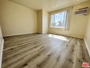 947 Westmoreland Ave, Unit Apt 303 in Los Angeles, CA - Building Photo - Building Photo