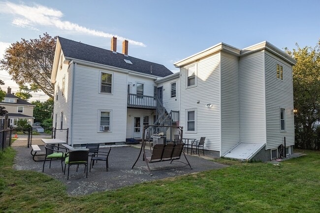 10 Cushman St, Unit 4 in Plymouth, MA - Foto de edificio - Building Photo