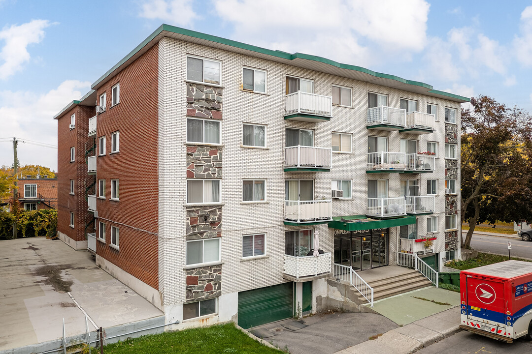 3495 Ivan-Franko Rue in Montréal, QC - Building Photo