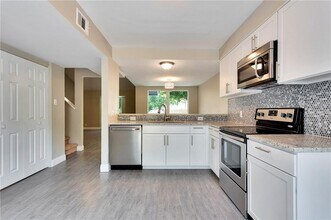 2706 Mulford Cove in Austin, TX - Building Photo - Building Photo