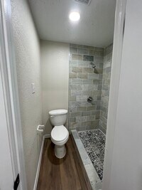 711 Leicester Ln photo'