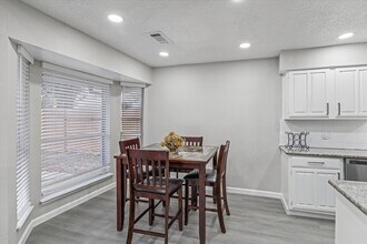 4934 Deerwood Cir in Baytown, TX - Building Photo - Building Photo