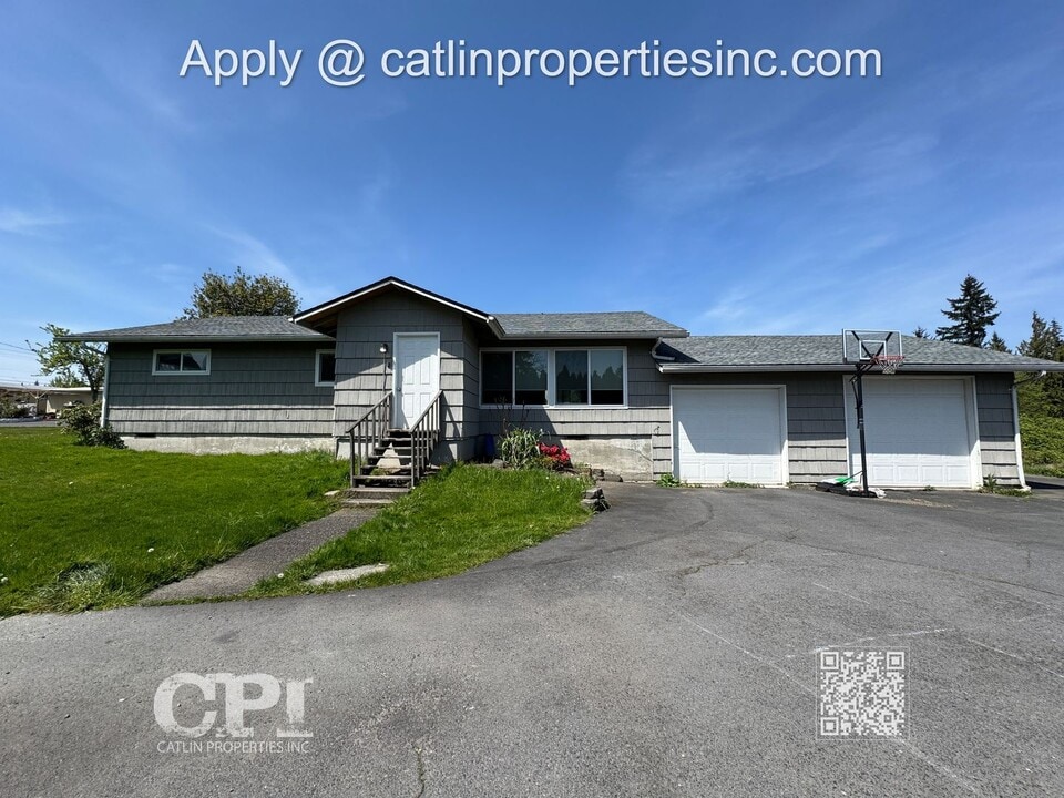 3400 Columbia Heights Rd in Longview, WA - Building Photo