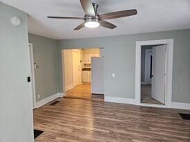 308 Franklin Ave, Unit Unit #4 in Grand Haven, MI - Building Photo