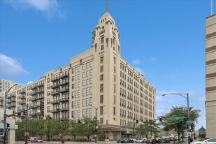758 N Larrabee St in Chicago, IL - Building Photo