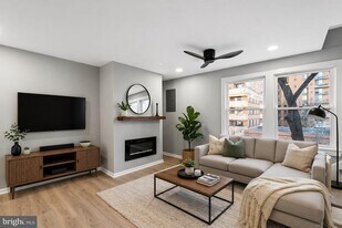 1527 N Colonial Terrace in Arlington, VA - Building Photo