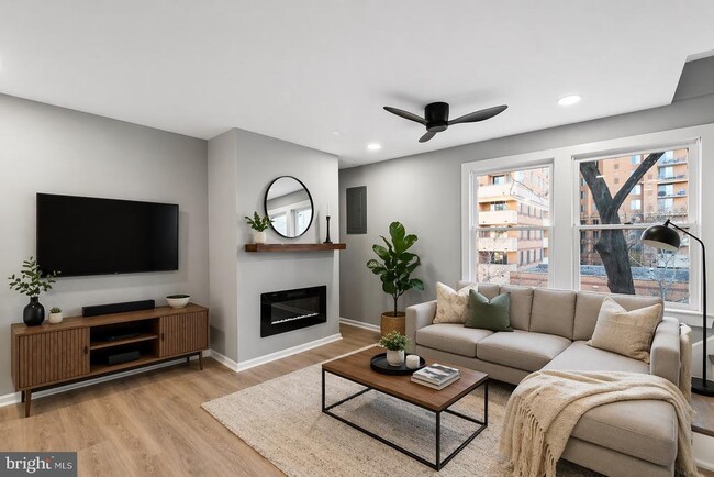 property at 1527 N Colonial Terrace