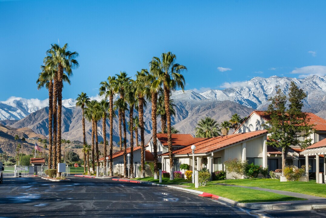 6175 Montecito Dr in Palm Springs, CA - Building Photo