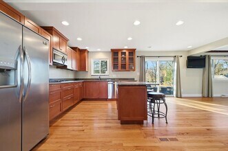 5595 Birdview Heights in West Bloomfield, MI - Foto de edificio - Building Photo