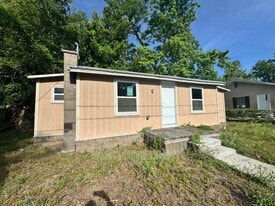 917 NE Aberdeen Ave in Lake City, FL - Building Photo