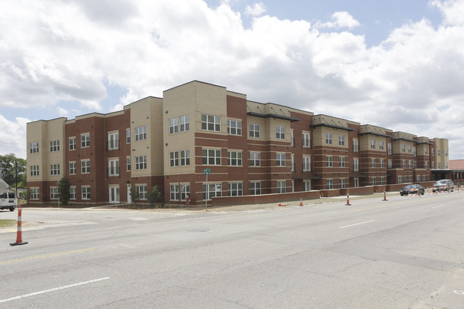 Veranda at North Main in Columbia, SC - Building Photo - Building Photo