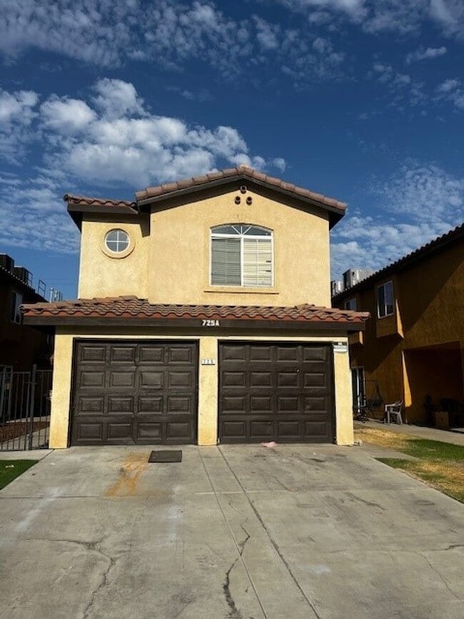 725 L St in Bakersfield, CA - Building Photo - Building Photo