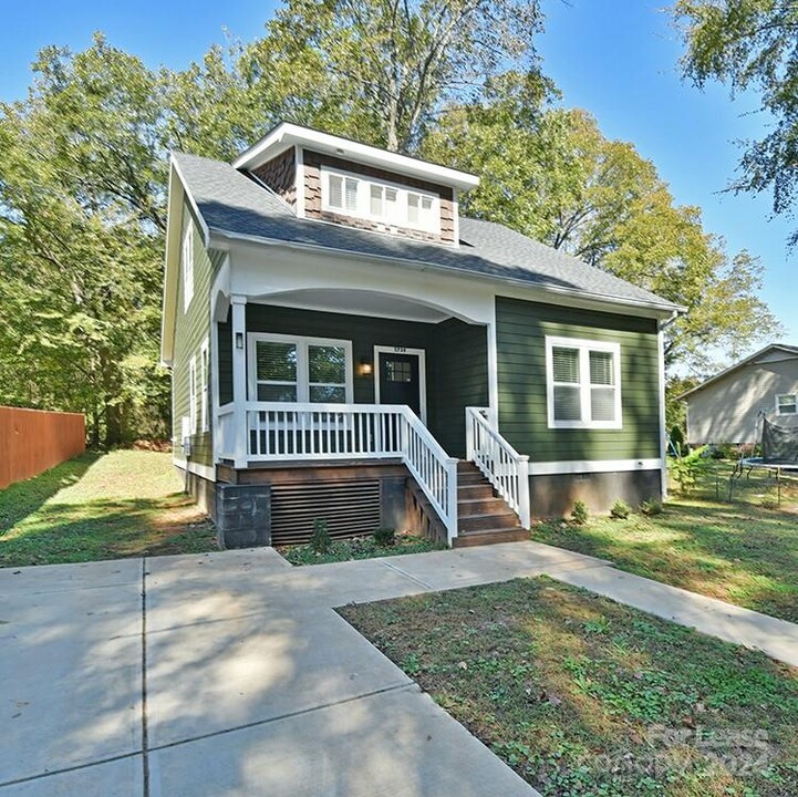 5739 Woodard St in Charlotte, NC - Building Photo