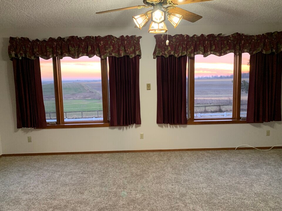 7991 County Road D, Unit Apt 1 in Platteville, WI - Building Photo