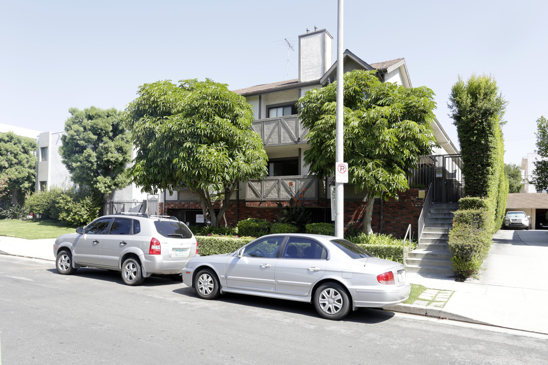 1608 Greenfield Ave in Los Angeles, CA - Building Photo