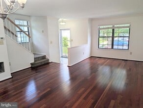 6026 Little Brook Ct in Clifton, VA - Building Photo - Building Photo