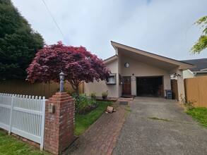 5060 Meyers Ave in Eureka, CA - Building Photo - Building Photo