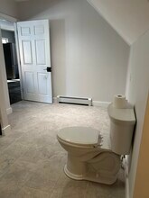 138 Emery St, Unit 4 in Berlin, NH - Foto de edificio - Building Photo