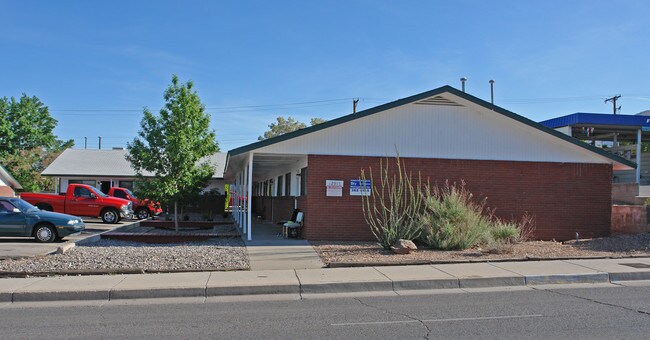 12917 Lomas Blvd NE in Albuquerque, NM - Foto de edificio - Building Photo