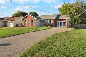 609 Corinth Ct in Clarksville, TN - Foto de edificio - Building Photo