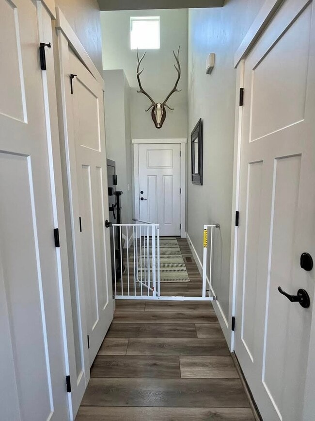 5568 Rokeby Ln