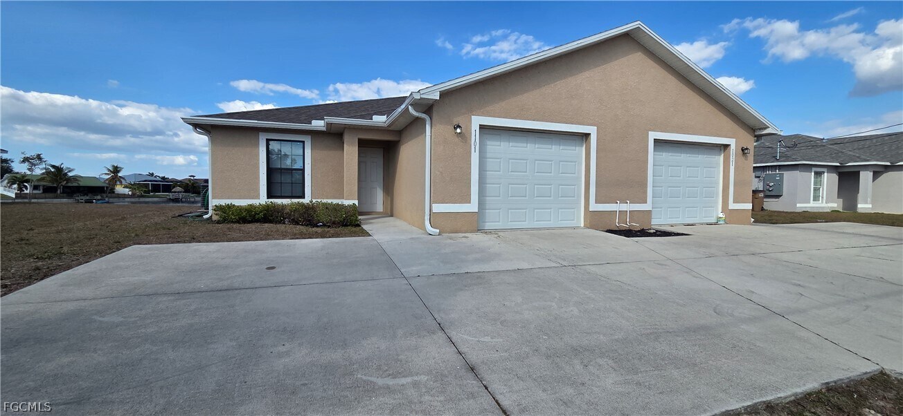 1101 Gleason Pkwy in Cape Coral, FL - Building Photo