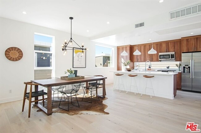 853 Hyperion Ave in Los Angeles, CA - Building Photo - Building Photo