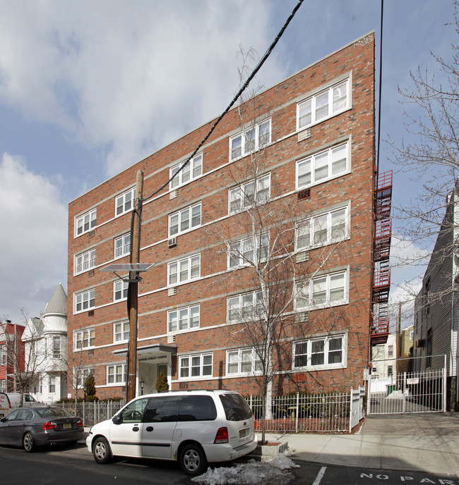 154 Bowers St in Jersey City, NJ - Building Photo - Building Photo