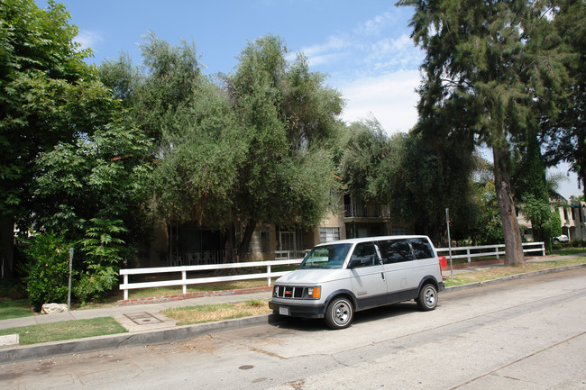 Jordan Apartments in Canoga Park, CA - Building Photo - Building Photo