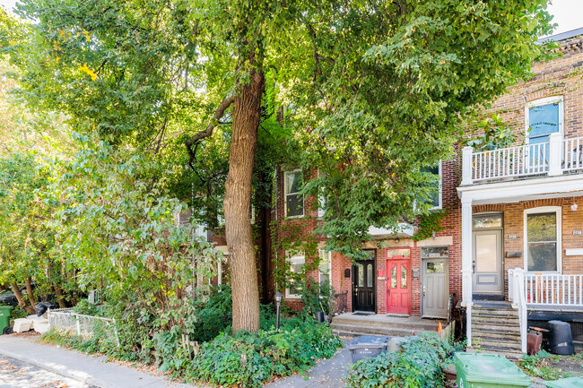 2162 Prud'homme Av in Montréal, QC - Building Photo - Building Photo
