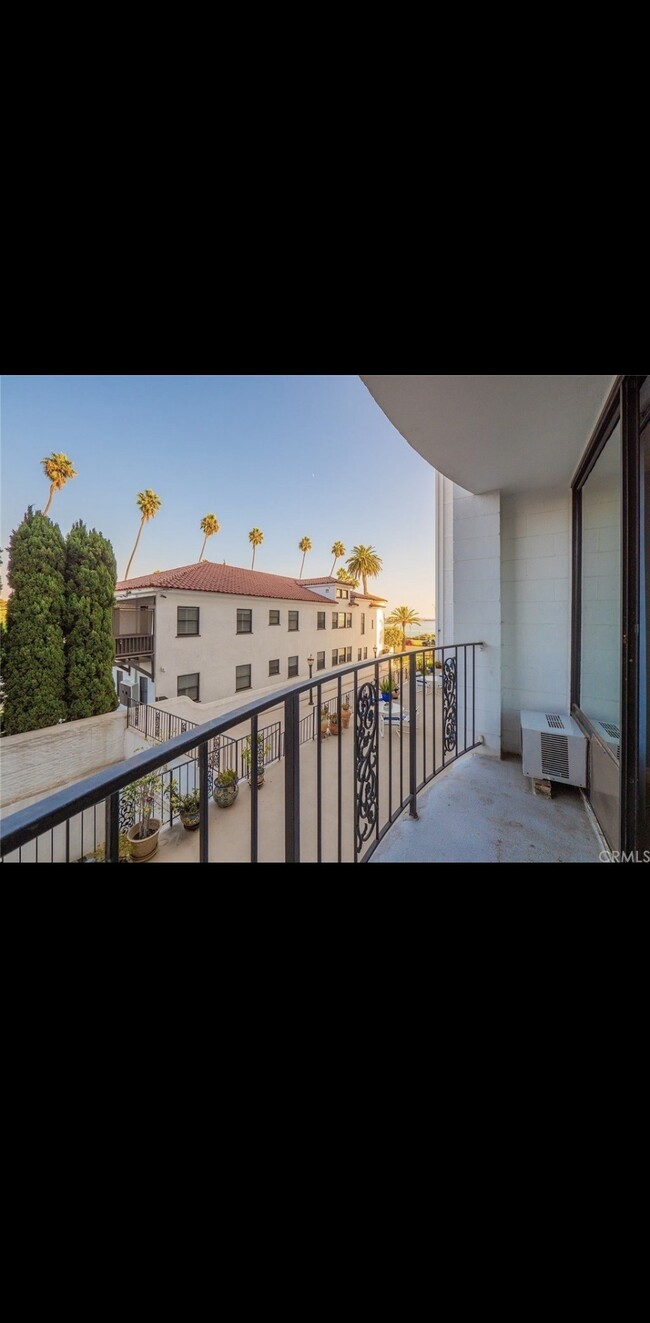 2601 E Ocean Blvd, Unit 208 in Long Beach, CA - Building Photo - Building Photo