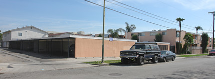 7701 Reseda Blvd in Reseda, CA - Building Photo - Building Photo